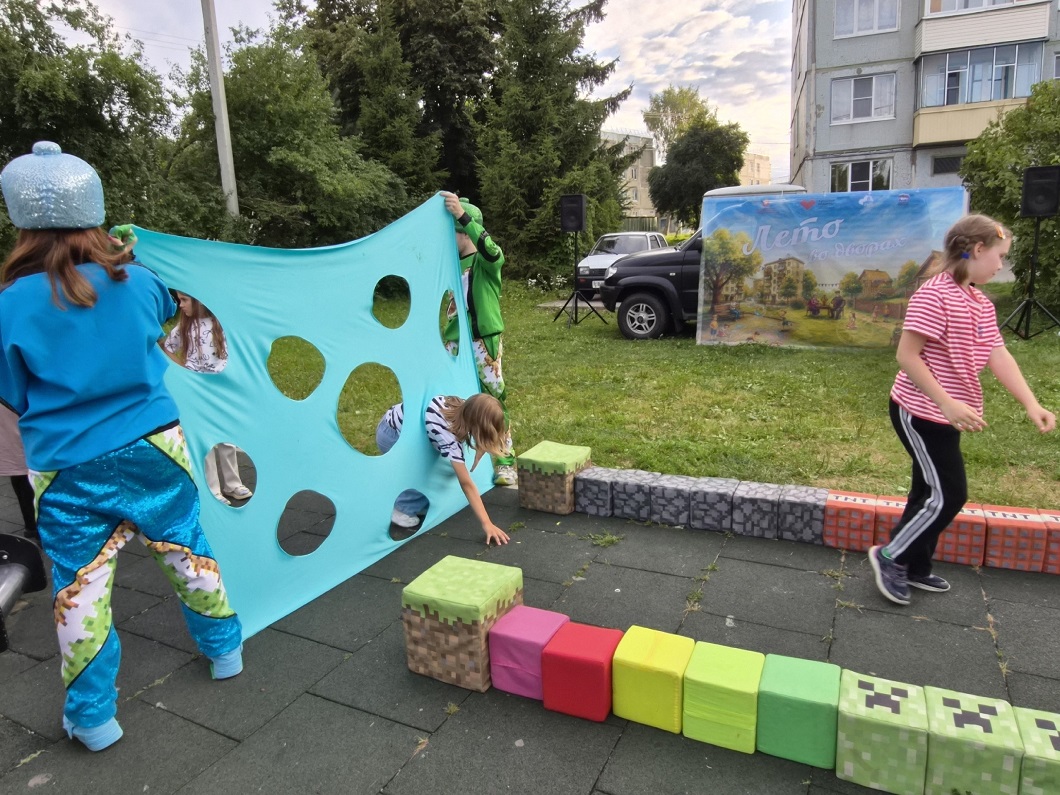 Праздник для детворы в арсеньевских дворах