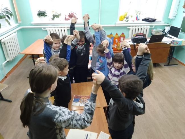 В Ясенковской школе прошла квест-игра Следопыты в стране Конституции