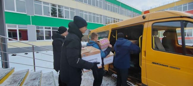 Арсеньевской школы приняли активное участие в акции Подарки детям Мариуполя