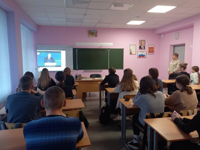 В Арсеньевской школе учебная неделя началась с занятия Разговоров о важном