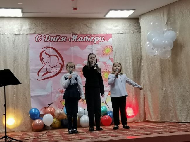 В Ясенковском сельском Доме Культуры состоялся праздничный концерт