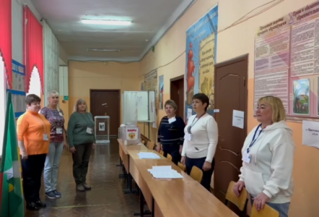 Работа всех избирательных участков Тульской области 10 сентября началась с исполнения гимна России