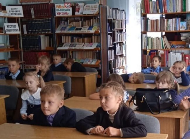 Для арсеньевских первоклашек прошла экскурсия «Знакомство первоклашек с библиотекой»