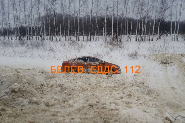 В Белёвском районе два автомобиля улетели в кювет