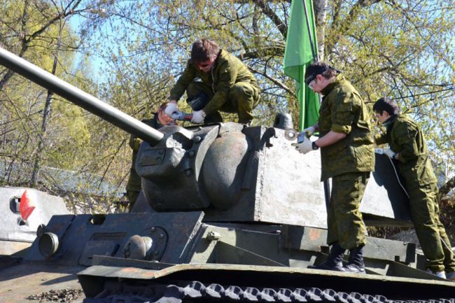 На вооружение Красной Армии принят танк Т-34