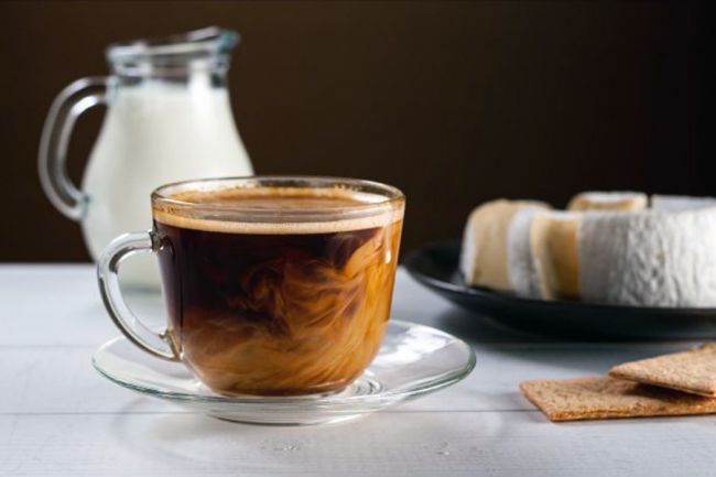 Лучше черный: нейробиолог пояснил, почему не стоит добавлять молоко в кофе