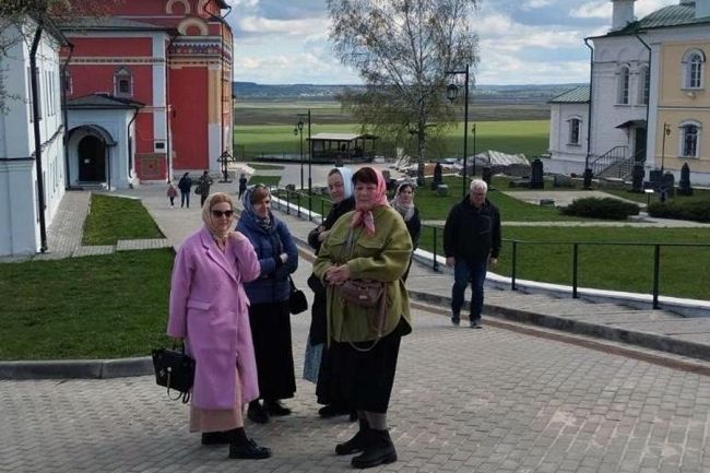 Паломники из других городов - частые гости Спасо-Преображенского монастыря