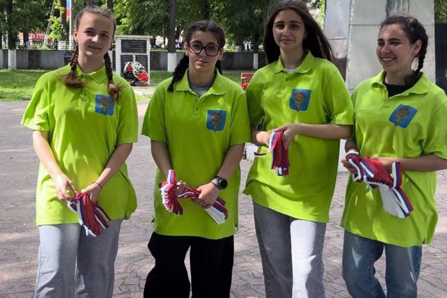 Белёвские волонтёры провели патриотическую акцию на улицах города