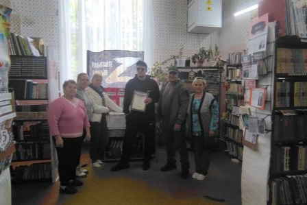 Сотрудники Иваньковского Центра культуры и библиотеки встретились с волонтером и бойцом СВО