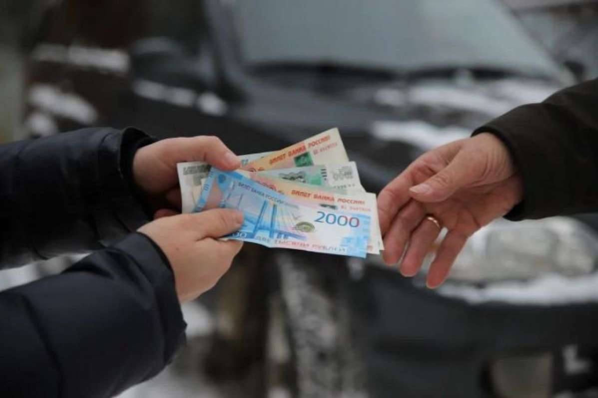 Взятка в 90 тыс. рублей за работу мигрантов: в Новомосковске задержали полицейского