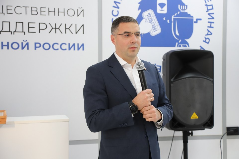 Алексей Эрк: «Мы все сплотились ради помощи нашим бойцам» Алексей Эрк: «Мы все сплотились ради помощи нашим бойцам»