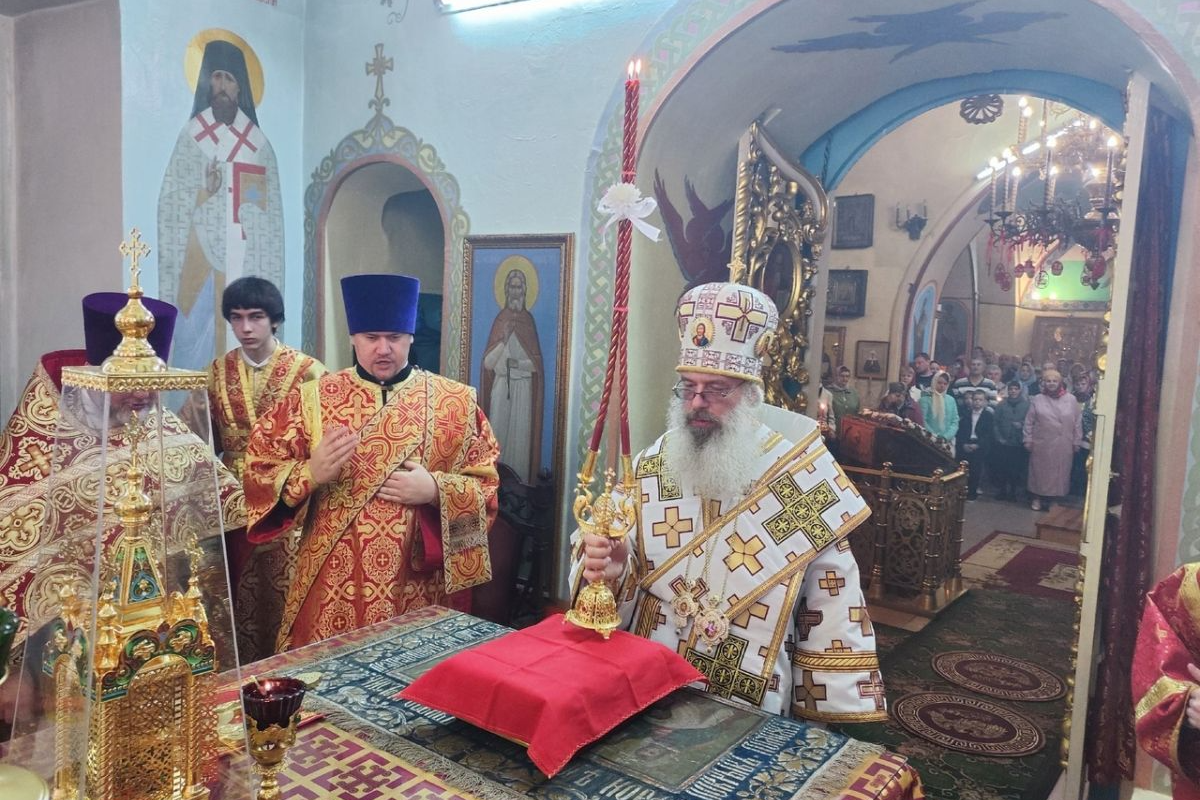 В Свято-Троицком кафедральном соборе г. Белева, Преосвященнейший Серафим епископ Белевский и Алексинский совершил Пасхальные Богослужения