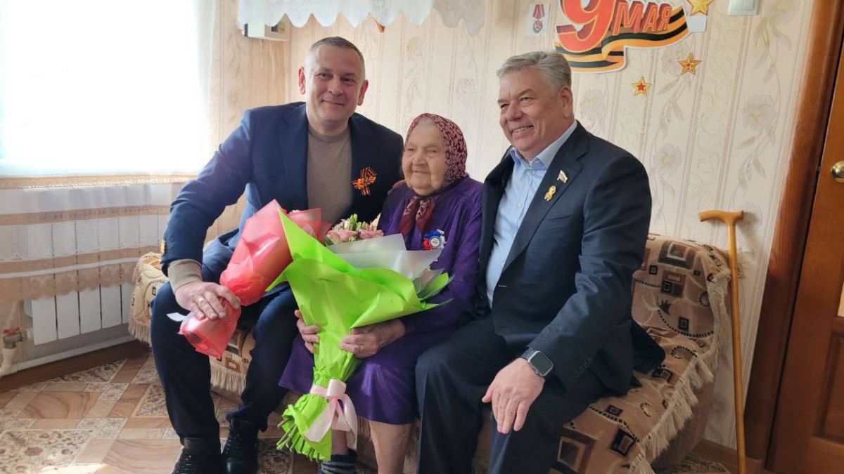 В канун Дня Победы Николай Воробьев навестил ветерана в Белеве