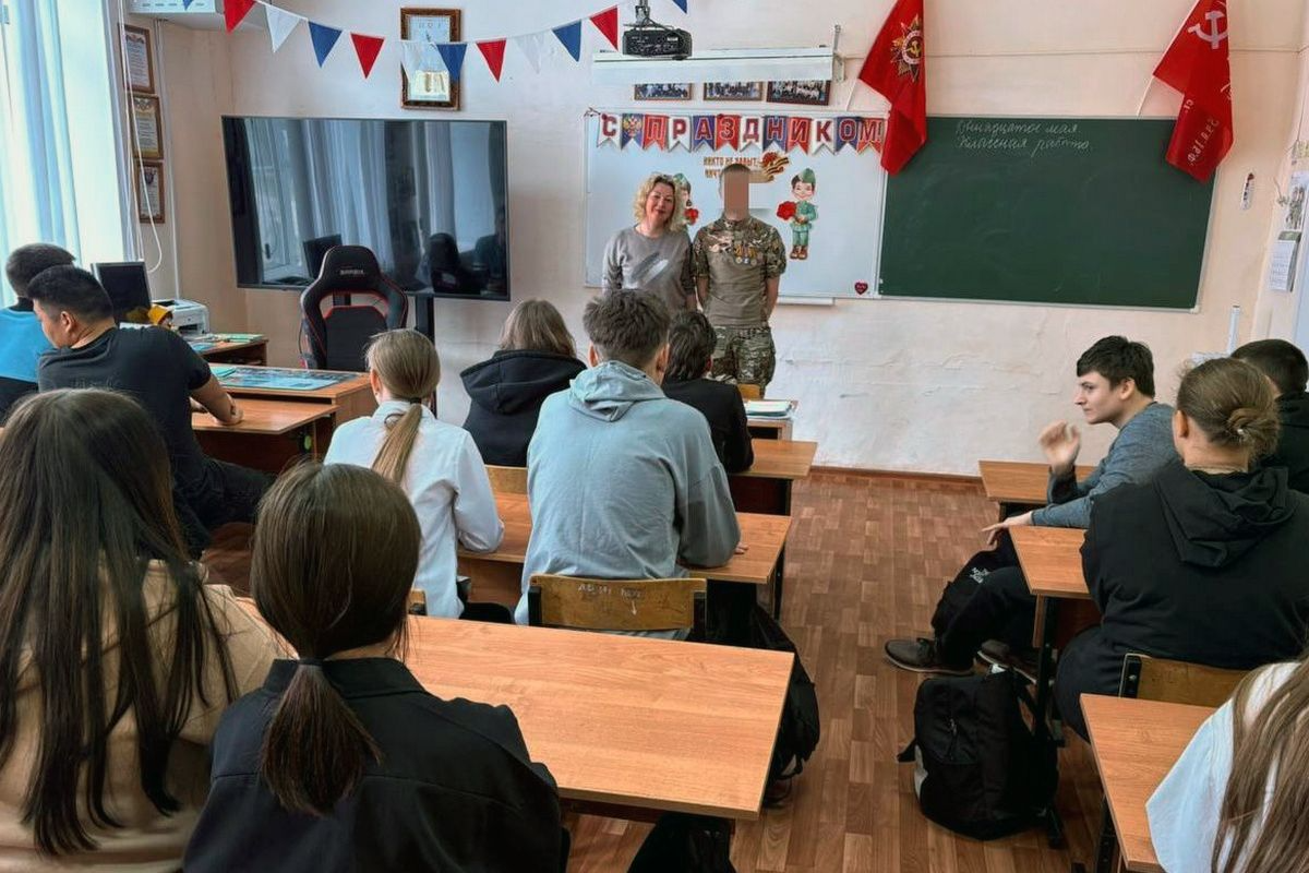 Школьники из Киреевского района пообщались с участником спецоперации