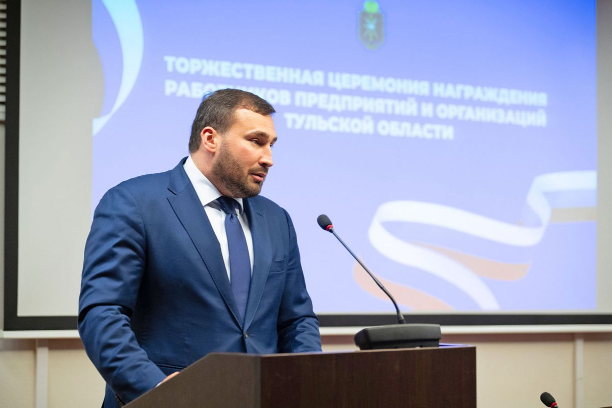 Работникам тульских предприятий вручили региональные награды