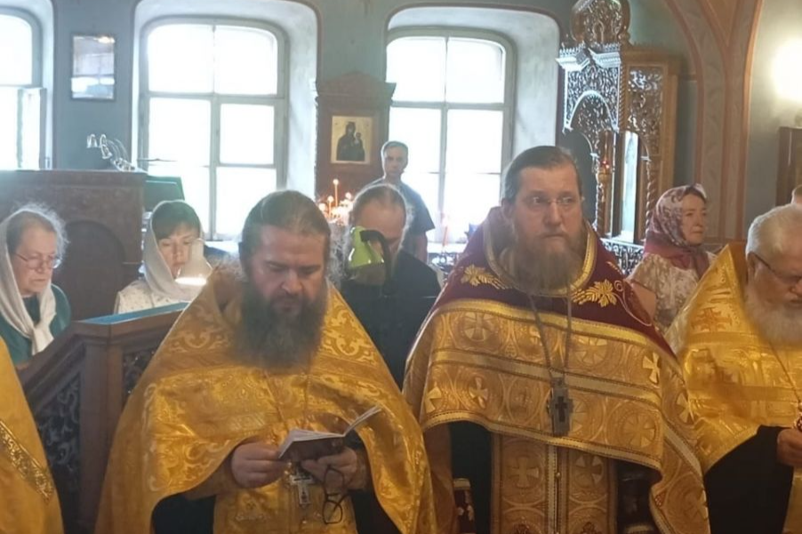 Наместник Спасо-Преображенского мужского монастыря города Белева игумен Хризостом принял участие в молебном пении