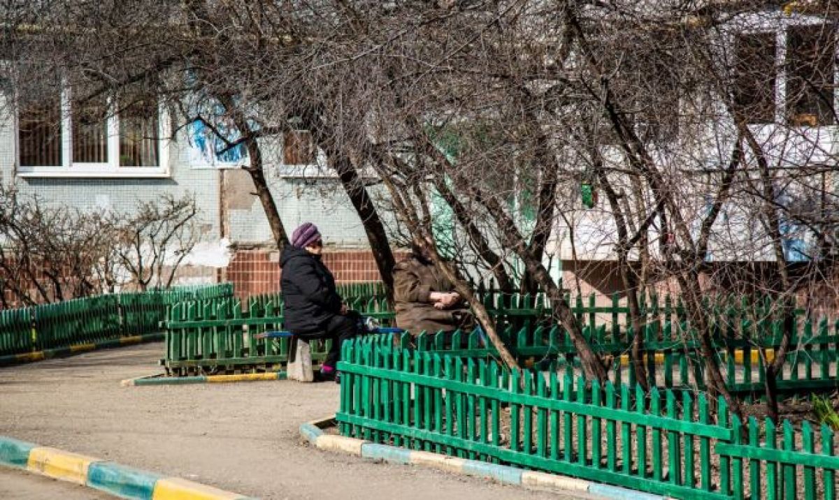 Белёвских бабушек будут штрафовать за сплетни у подъезда?