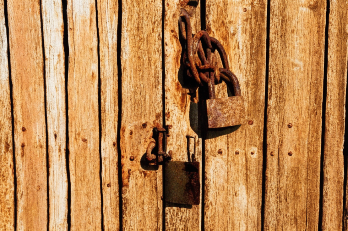 Стоило крепко запереть входную дверь: народные приметы на 31 октября 2025 года Стоило крепко запереть входную дверь: народные приметы на 31 октября 2025 года