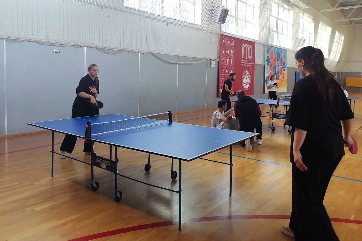Белёвские студенты сыграли в настольный теннис Белёвские студенты сыграли в настольный теннис