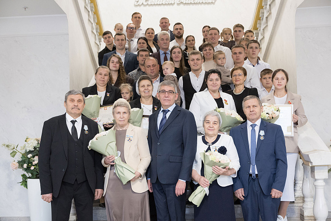 Дмитрий Миляев встретился с многодетной династией Балашовых, вырастившей более 100 родных детей Дмитрий Миляев встретился с многодетной династией Балашовых, вырастившей более 100 родных детей