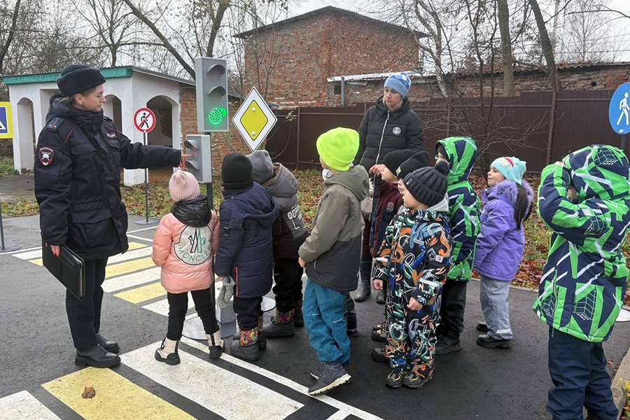 Приучать к безопасности с самого раннего возраста