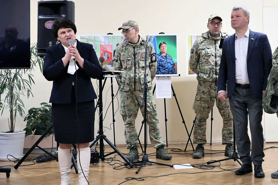 Стрелецкие школьники сделали обереги для бойцов СВО