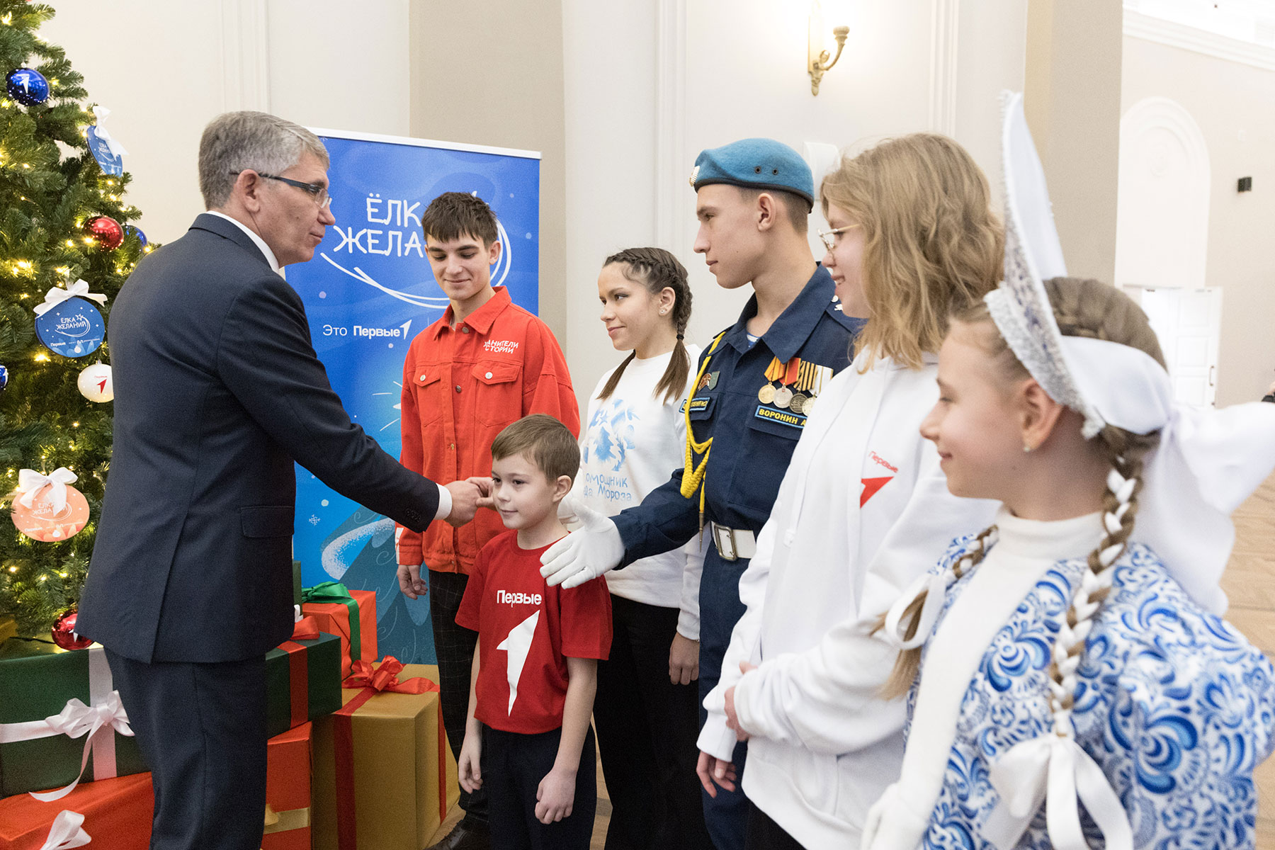 Дмитрий Миляев дал старт акции «Елка желаний» в Тульской области Дмитрий Миляев дал старт акции «Елка желаний» в Тульской области