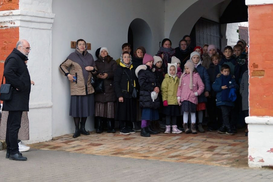 Московские школьники - гости Спасо-Преображенского монастыря Московские школьники - гости Спасо-Преображенского монастыря