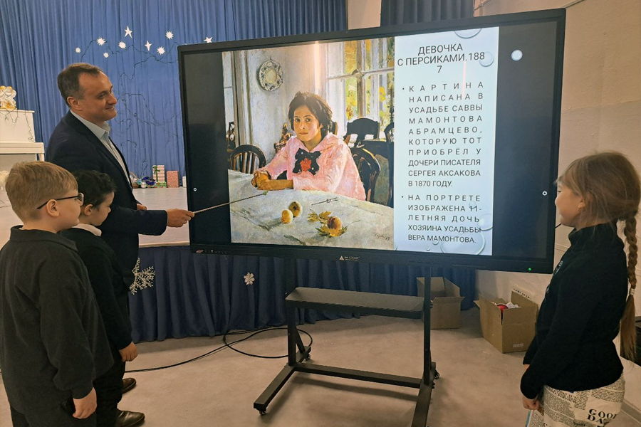 Юным белёвским художникам рассказали о «Девочке с персиками» и не только