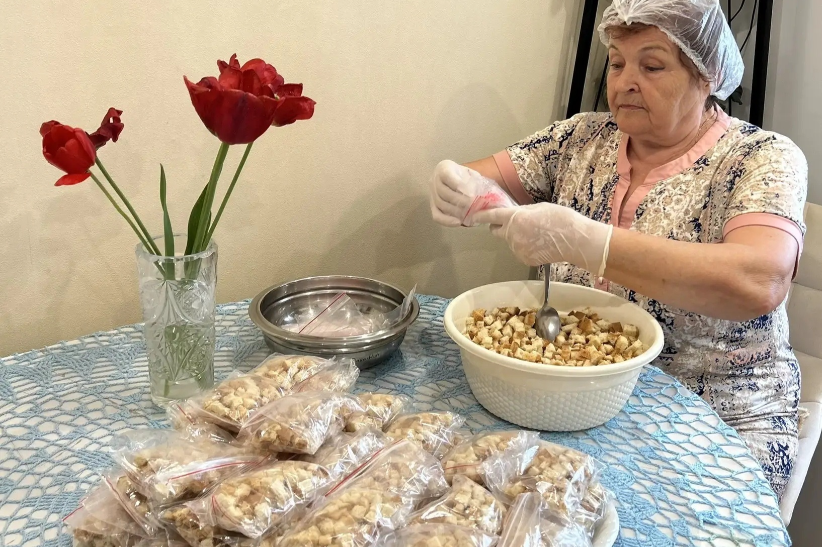 Хлеб как частичка родного дома: волонтеры помогают бойцам СВО