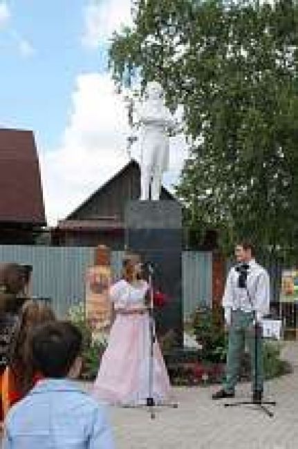 В Пушкинском сквере прошёл литературный праздник «Гордость и слава России»