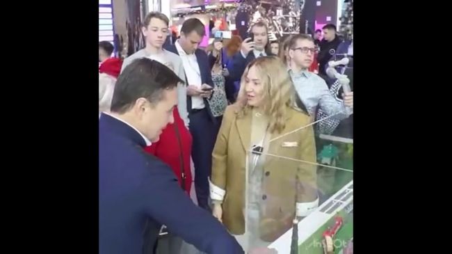 Губернатор Подмосковья стал гостем стенда Тульской области на выставке «Россия»