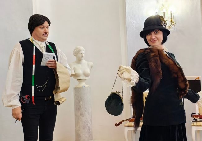 В богородицком Дворце-музее продолжает работать выставка тульской моды рубежа веков