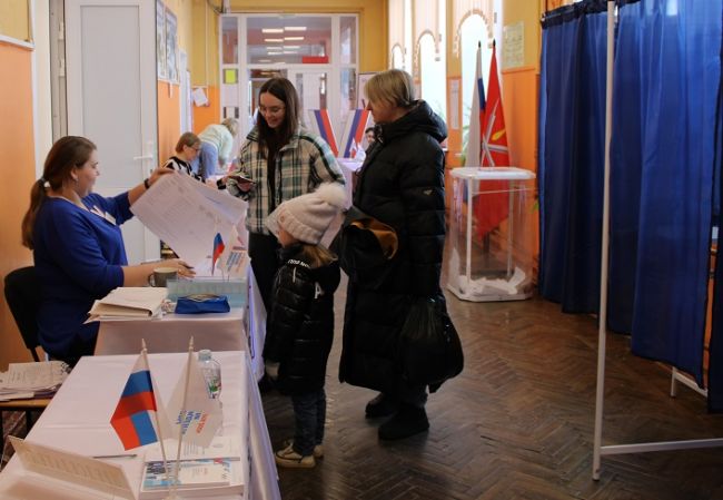 Молодые люди активны на выборах Президента РФ