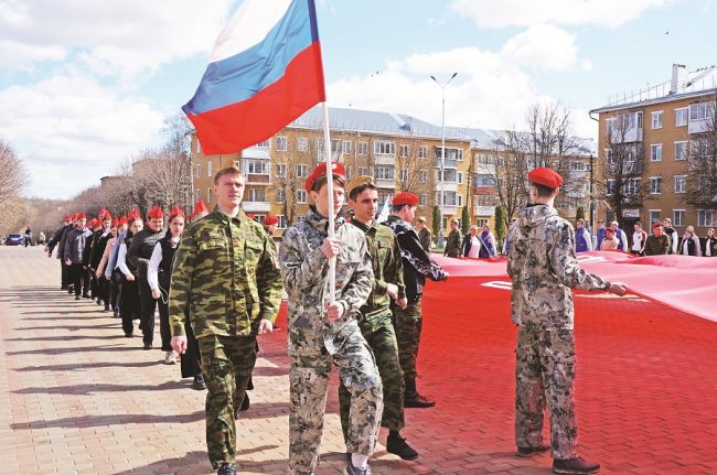 В Богородицке прошла акция «Равнение на знамя Победы»