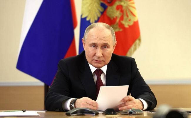 Владимир Путин официально вступил в должность президента России на шестилетний срок.