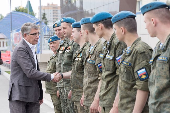 Дмитрий Миляев передал военнослужащим технику и дополнительное имущество