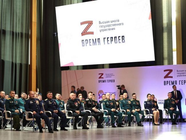Президент РФ выступил перед участниками программы «Время героев»