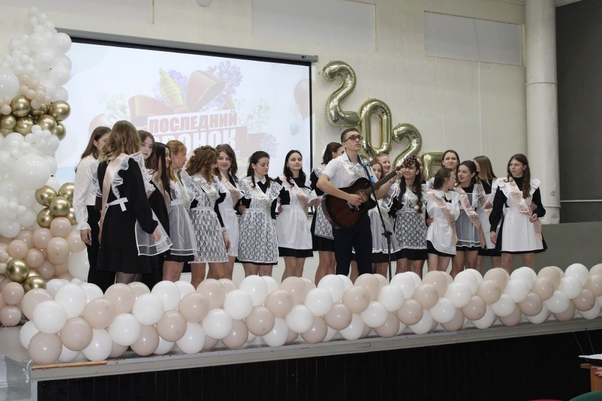 Последние звонки прозвенели для 144 богородицких одиннадцатиклассников