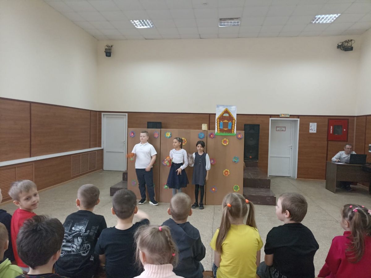 В гости к юным товарковцам пришел театр «Петрушка»