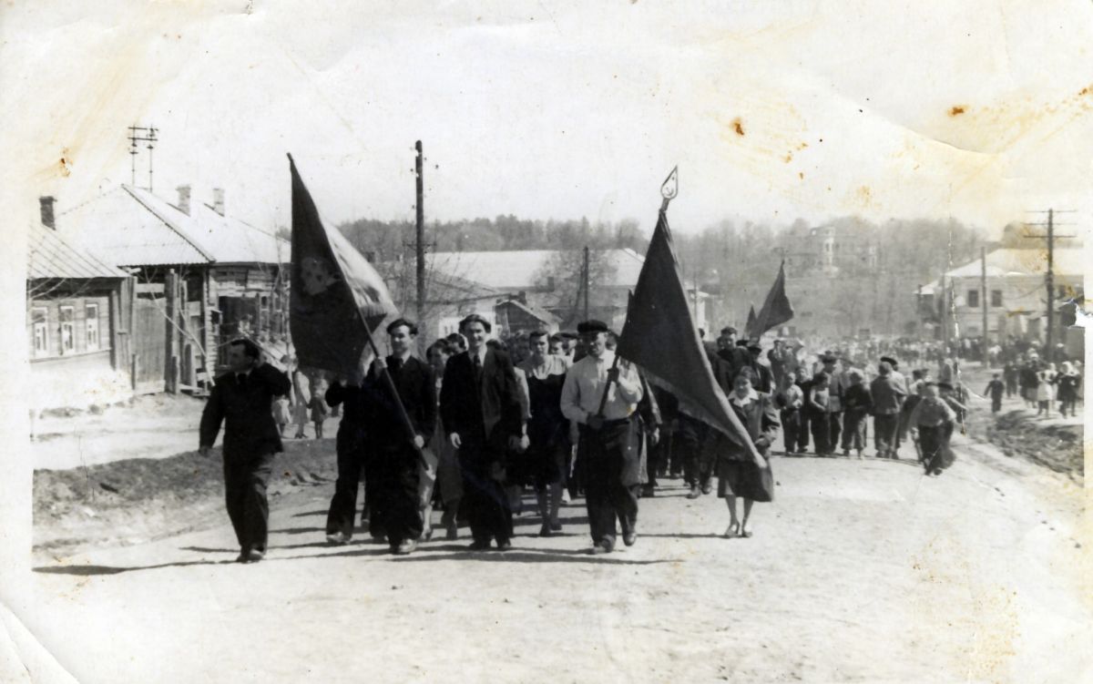 На старом фото – празднование Первомая в Богородицке в 1952 году