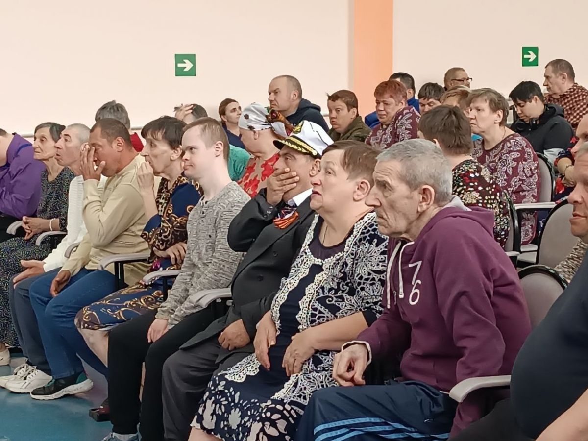 Праздничным подарком от студентов стал концерт патриотической песни Праздничным подарком от студентов стал концерт патриотической песни
