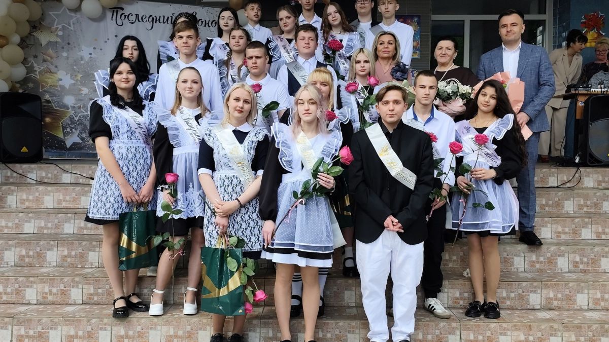 Для 144 богородицких одиннадцатиклассников прозвенели последние звонки