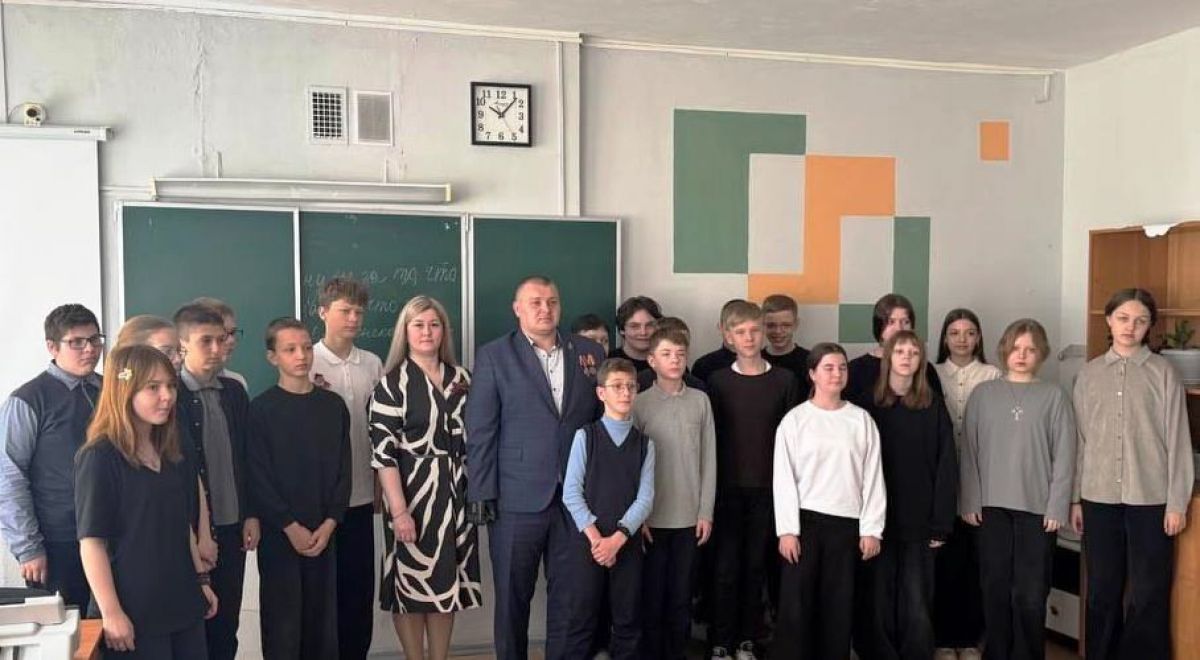 Герой СВО встретился со школьниками в Богородицке Герой СВО встретился со школьниками в Богородицке
