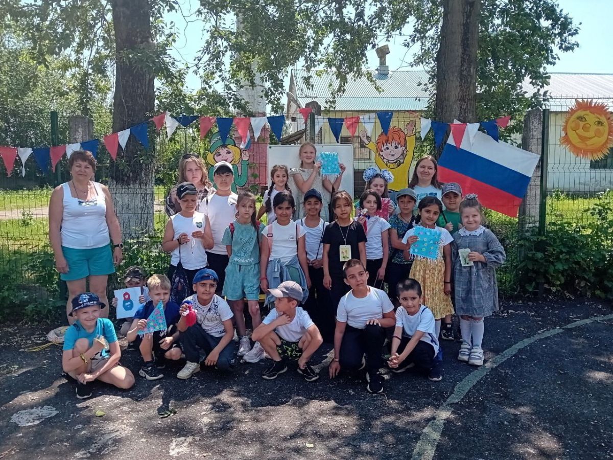Педагоги богородицкого ДД(Ю)Т провели праздник, посвященный Дню России Педагоги богородицкого ДД(Ю)Т провели праздник, посвященный Дню России
