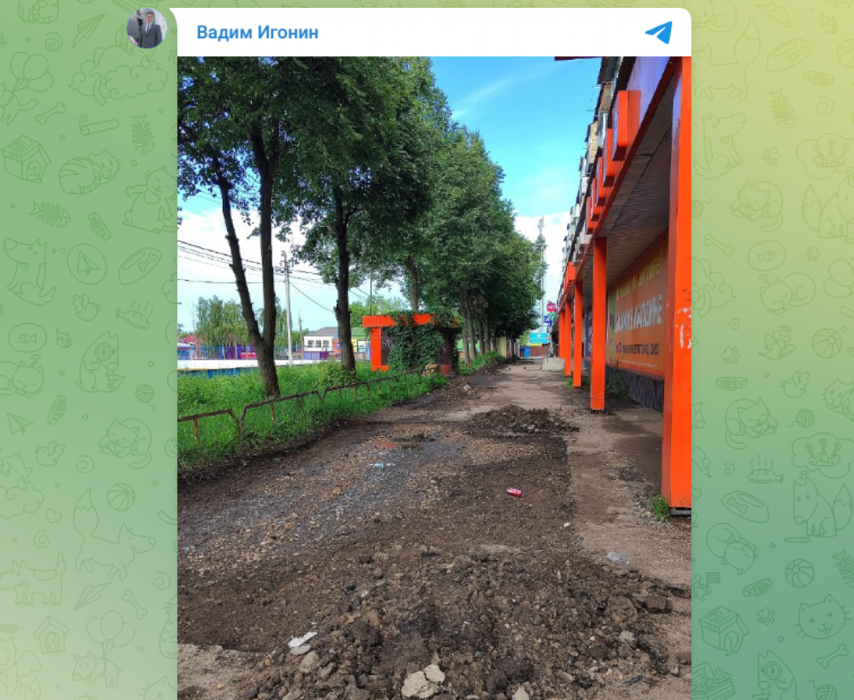 До конца недели тротуар рядом с магазином «Восход» в Богородицке будет отремонтирован
