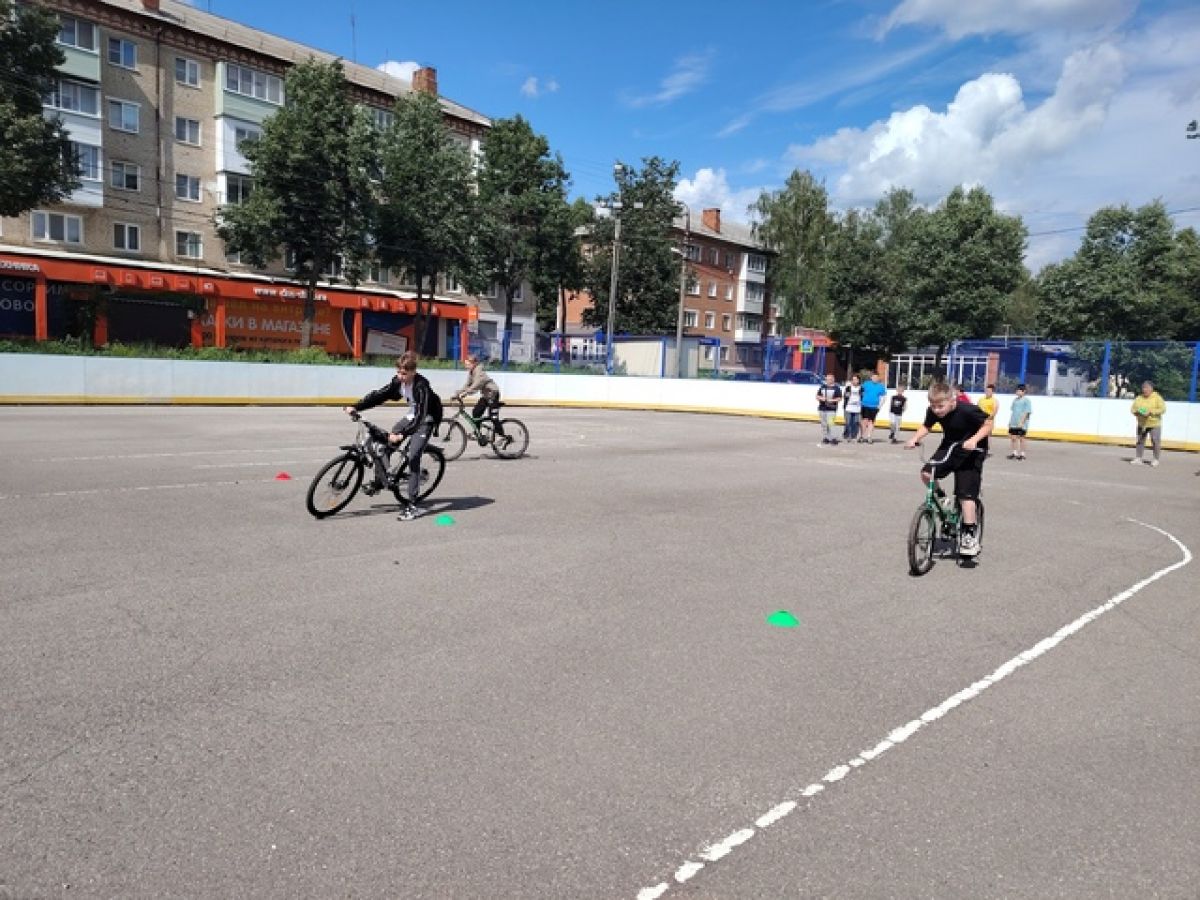 Хоккейная коробка в центре Богородицка на время перестала быть ледовой ареной Хоккейная коробка в центре Богородицка на время перестала быть ледовой ареной