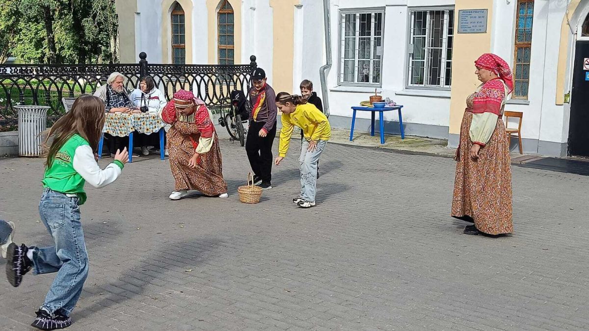 Сотрудники ЦНКиР предложили детям встретить Ореховый Спас в народных традициях