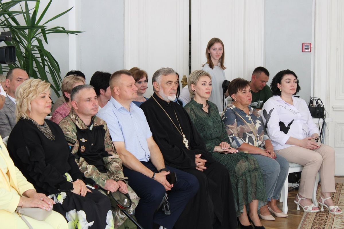 В День города торжественное мероприятие прошло во дворце-музее В День города торжественное мероприятие прошло во дворце-музее