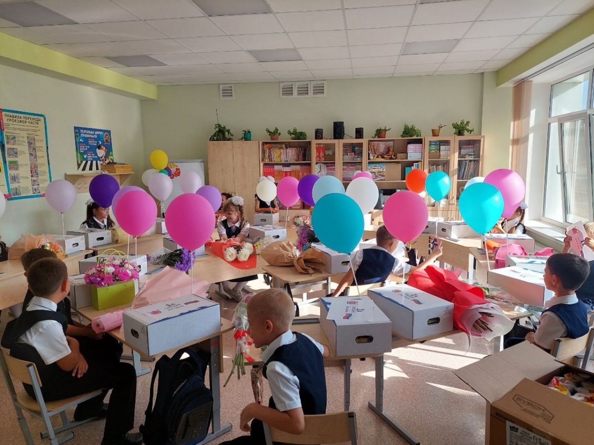 Оксана Осташко поздравила школьников Мариуполя с Днём знаний Оксана Осташко поздравила школьников Мариуполя с Днём знаний